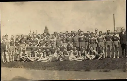 Foto Ak Gruppenaufnahme von Sportlern, Portrait