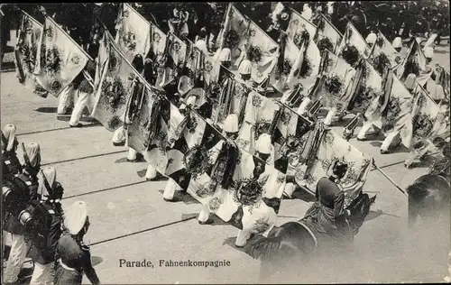 Ak Parade, Fahnenkompagnie, Soldaten in Uniformen, Kaiserzeit