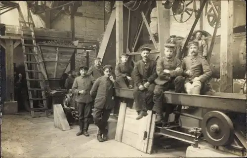 Foto Ak Deutsche Soldaten in Uniformen, Gruppenbild, Zeche