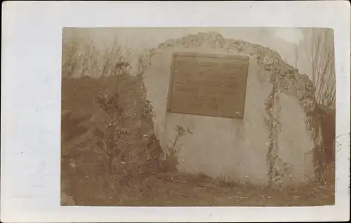 Foto Ak Grab eines im Krieg gefallenen Soldaten, I. WK
