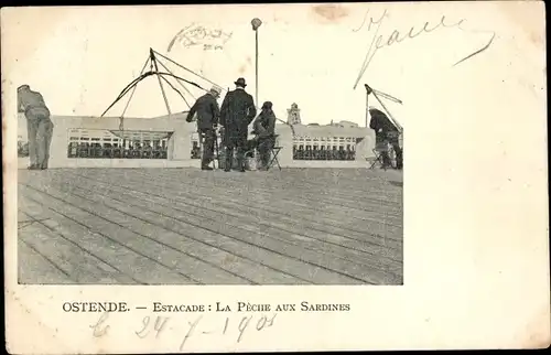 Ak Ostende Westflandern, Estacade, Sardinenfischer auf der Landungsbrücke