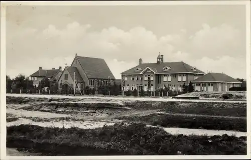 Ak Amsterdamscheveld Erica Drenthe Niederlande, R. K. Kirche, Pastorat, Schwesternhaus