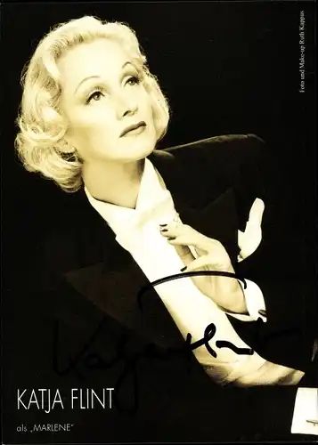 Ak Schauspielerin Katja Flint als Marlene Dietrich, Portrait, Autogramm