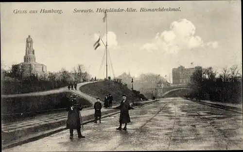 Ak Hamburg Mitte St. Pauli, Helgoländer Allee, Seewarte, Bismarckdenkmal, Passanten, Fahnen