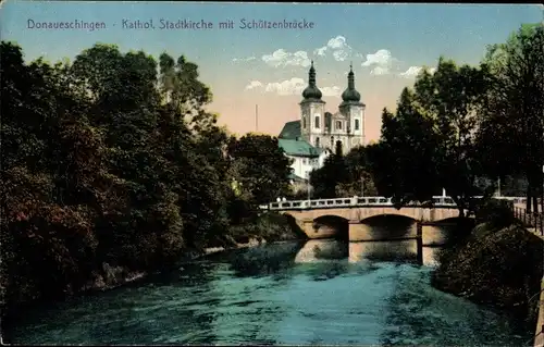 Ak Donaueschingen im Schwarzwald, Katholische Stadtkirche, Schützenbrücke