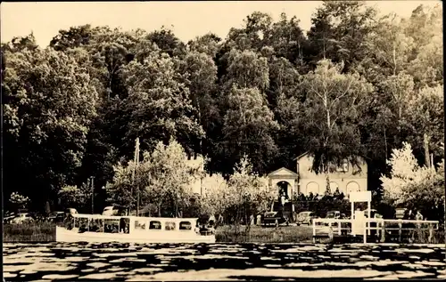 Ak Buckow in der Märkischen Schweiz, Restaurant Fischerkehle am Schermützelsee, Boot