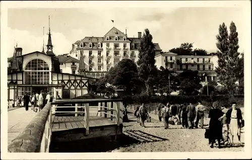 Ak Ostseebad Heringsdorf auf Usedom, Erholungszentrum Solidarität, Seebrücke