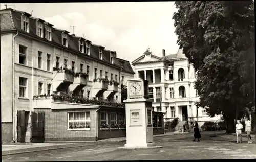 Ak Ostseebad Heringsdorf, Platz des Friedens, Erholungsheim, Uhr