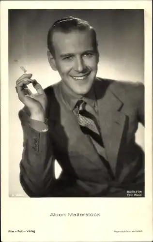 Ak Schauspieler Albert Matterstock, Film Foto Verlag A 3686 1, Portrait mit Zigarette