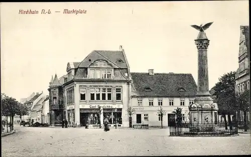 Ak Doberlug Kirchhain in Brandenburg, Marktplatz, Kriegerdenkmal, Geschäft Carl Druschke
