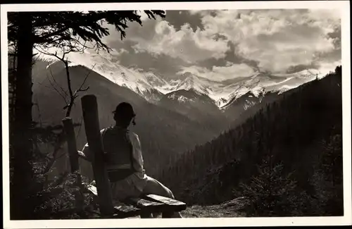 Ak Rumänien, Transylvanische Alpen, Karpaten, Mann in Tracht