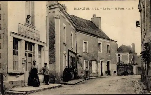 Ak Barace Maine et Loire, La Rue et la Poste