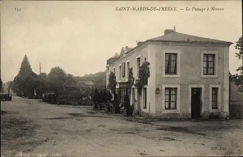 Ak Saint Mards de Fresne Eure, Le Passage a Niveau