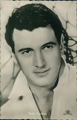 Ak Schauspieler Rock Hudson, Portrait, Flammen über Afrika