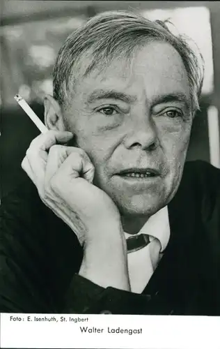 Ak Schauspieler Walter Ladengast, Portrait, Zigarette