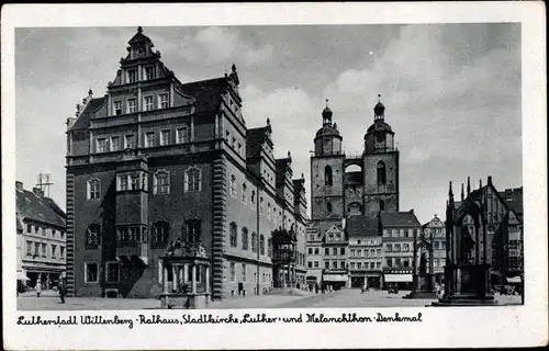 Ak Lutherstadt Wittenberg, Rathaus, Stadtkirche, Luther-Denkmal, Melanchthon Denkmal