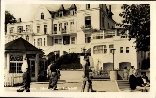 Ak Ostseebad Bansin Heringsdorf auf Usedom, Erholungsheim Fortschritt, Passanten