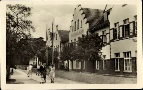 Ak Ostseebad Lubmin, Philipp Müller Heim, Straße, Passanten