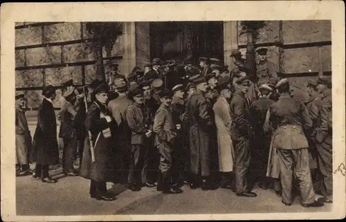 Ak Berlin, Revolution, Soldaten vor derm Reichstag