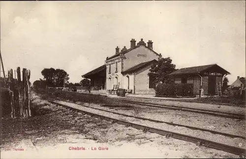 Ak Chabris Indre, Bahnhof, Gleisansicht