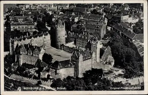 Ak Bernburg an der Saale, Luftbild vom Schloss