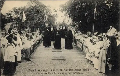 Ak Suriname, Bezoek van Z. D. H. Mgr. Th. van Roosmalen aan de Gerardus Majella stichting