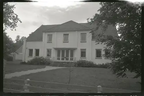 4 Zelluloid Negative Wagenfeld in Niedersachsen, Straße, Kirche, Waldhaus