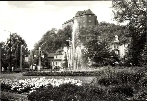 Ak Greiz im Vogtland, Springbrunnen, Platz, Burg