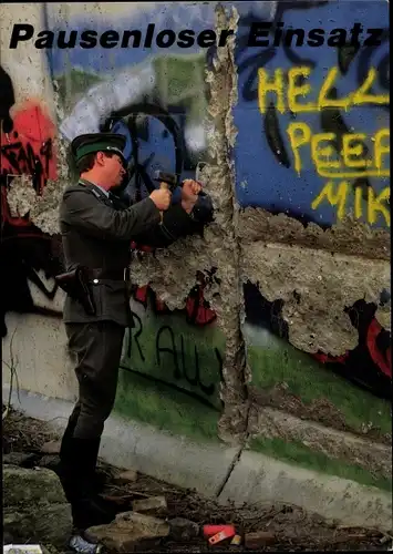 Ak Berlin Mitte, Pausenloser Einsatz, Mauer am Brandenburger Tor