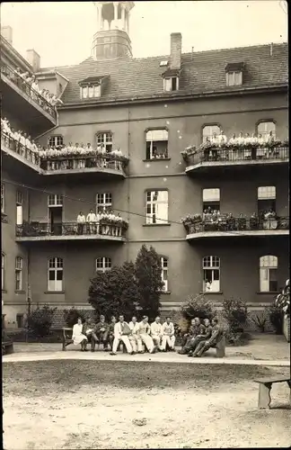 Foto Ak Berlin Neukölln Britz, Krankenhaus, Lazarett, Soldaten