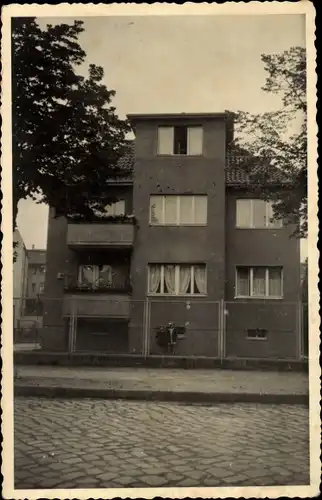 Foto Berlin Pankow Niederschönhausen, Straßenpartie, Wohnhaus