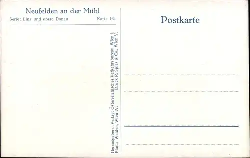 Ak Neufelden im Mühlviertel Oberösterreich, Straßenpartie, Brunnen