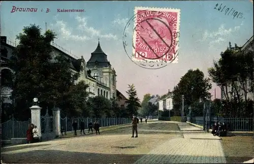 Ak Broumov Braunau Region Königgrätz, Kaiserstraße, Fußgänger