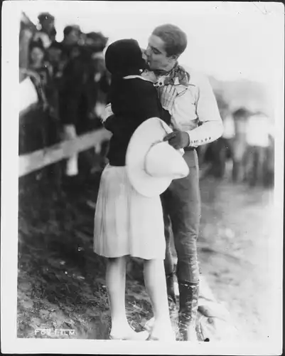 Foto Filmszene Die Mädchenfarm, Stummfilm, Schauspieler Tom Mix