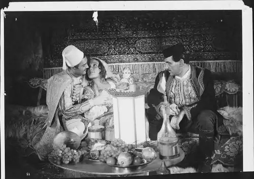 Foto Filmszene Todeskarawane, 1920, Stummfilm, Schauspieler Arthur Kraußneck