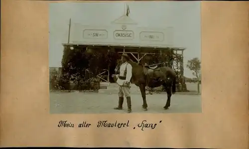 Foto 1906, Okasise Namibia Deutsch Südwestafrika, Bahnstation, Schutztruppler mit Maulesel Hans