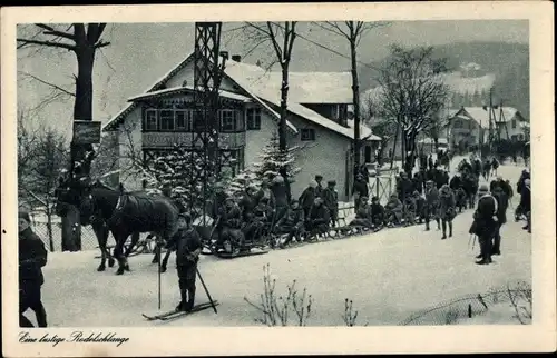 Ak Rodelschlange, Von Pferden gezogene Schlittenkette im Harz, Skifahrer