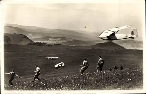 Ak Gersfeld in der Rhön Hessen, Wasserkuppe, Segelflugzeug beim Start