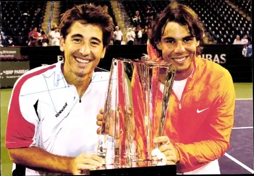 Foto Tennisspieler Marc Lopez und Rafael Nadal, Pokal, Autogramm