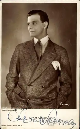 Ak Schauspieler Ernst Verebes, Portrait im Anzug, Autogramm