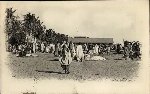 Ak Dakar Senegal, Marktplatz und Markthalle, Händler