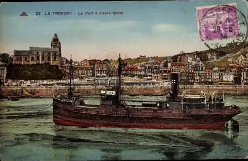 Ak Dampfer im Hafen von Le Tréport, Seine Maritime, Ebbe, Kirche