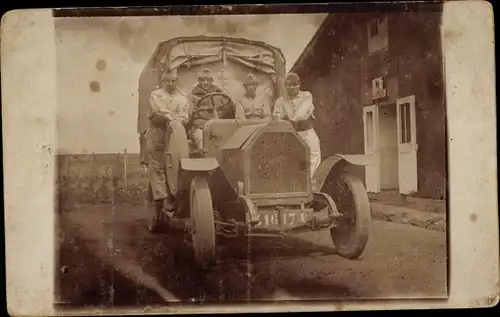 Foto Ak Französischer Militär-Lastwagen, Renault?, französische Soldaten in Uniform