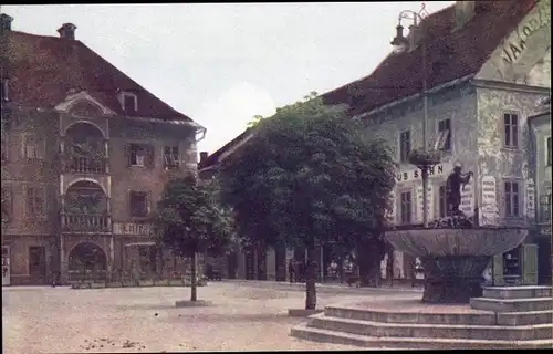 Ak Sankt Veit an der Glan Kärnten, Platz mit Brunnen