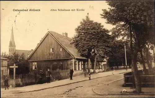 Ak Ostseebad Ahlbeck Heringsdorf auf Usedom, Altes Schulhaus, Kirche