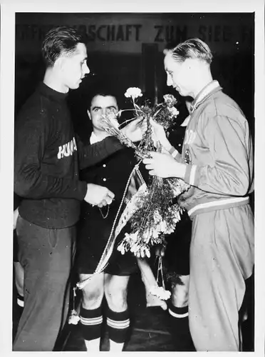 Foto Erfurt in Thüringen, Hallenhandball DDR - Ungarn 1960, Handball, Rudi Hirsch