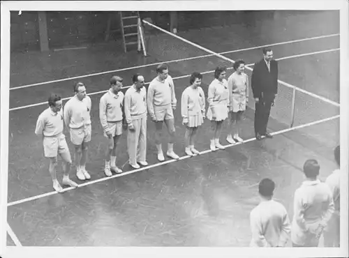 Foto Ak Berlin Weißensee, Tennis, Hallenturnier, SC Einheit Berlin - Legia Warschau 1958
