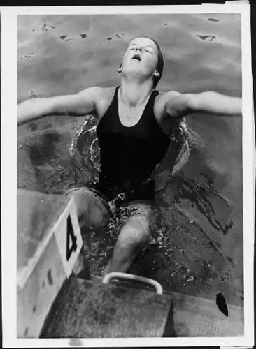 Foto Piesteritz Lutherstadt Wittenberg, Internationales Schwimmen 1960, Ingrid Schmidt