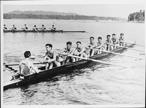 Foto Berlin Köpenick Grünau, DDR Rudermeisterschaften 1955, Achter