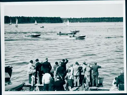 Foto Berlin Zehlendorf Wannsee, Motorbootrennen auf dem Wannsee